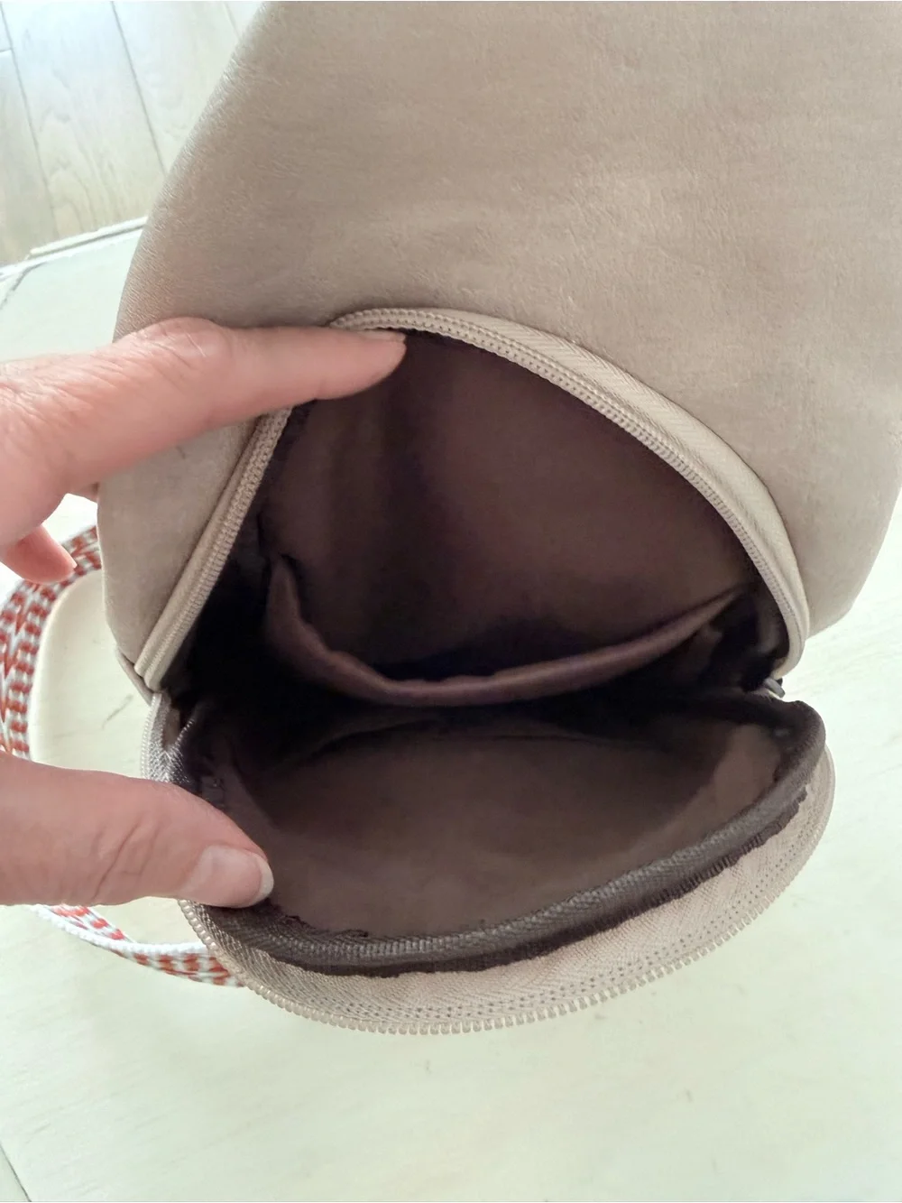 Mroede Crossbody Sling Bag in Light Taupe